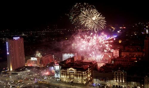 悉尼炫彩焰火、時代廣場倒計(jì)時 世界各地喜迎新年