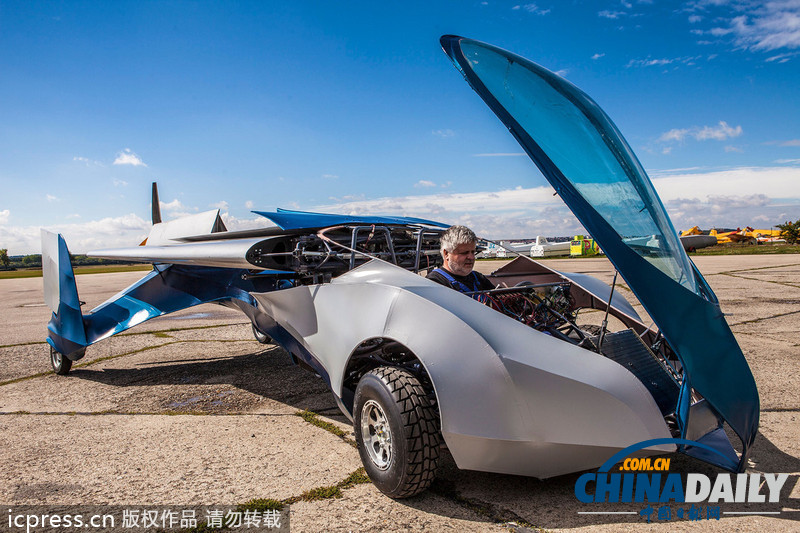 斯洛伐克“飛車(chē)”試飛成功 乘車(chē)翱翔天空不是夢(mèng)