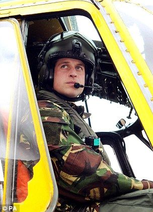 英國威廉王子顯身手 駕直升機(jī)參與失事貨輪救援