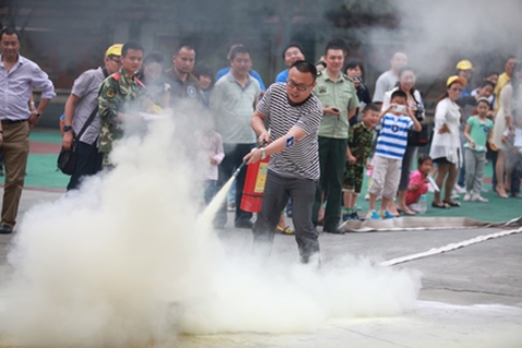 “六一”安全課堂：孩子，登云梯、接水帶、滅火盆你都會么？ ——利寶保險在渝開展家庭安全體驗活動