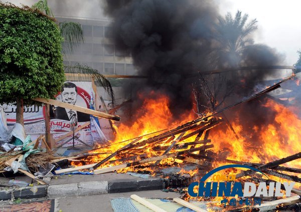 埃及對(duì)穆爾西支持者清場(chǎng) 穆兄會(huì)稱數(shù)百人亡（組圖）