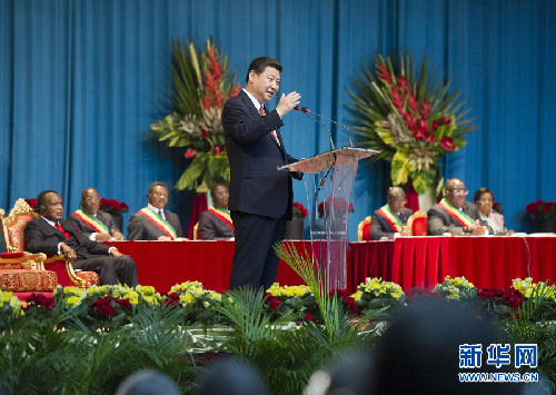 習(xí)近平在剛果共和國議會(huì)發(fā)表演講