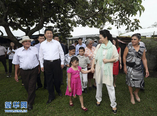 習近平走訪哥斯達黎加農(nóng)戶