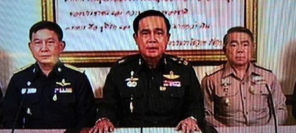 泰國(guó)軍方發(fā)動(dòng)政變 士兵封鎖政府機(jī)關(guān)大樓