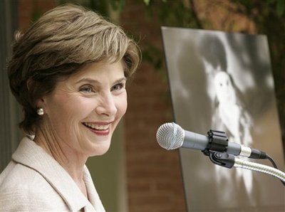 美前第一夫人贊揚奧巴馬 不滿政黨分歧