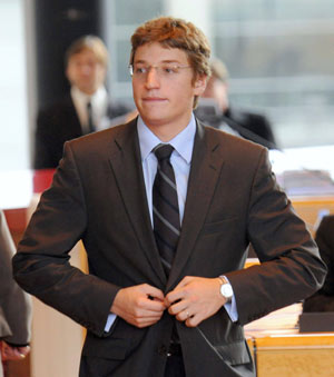 薩科齊兒子當(dāng)選法商業(yè)區(qū)管委會(huì)委員 引發(fā)質(zhì)疑猜測