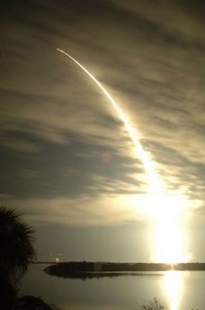 “奮進(jìn)”號(hào)航天飛機(jī)升空 為空間站送去重要部件