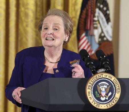 奧巴馬婦女節(jié)大贊美國(guó)女性 米歇爾現(xiàn)場(chǎng)“調(diào)教”丈夫