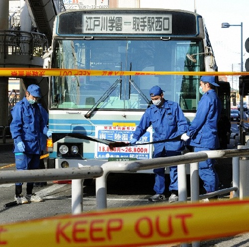 日本男子持刀登上公交車行兇 砍傷13人多為中學(xué)生