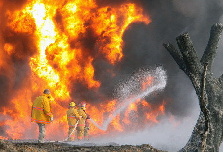 墨西哥輸油管道爆炸現(xiàn)場
