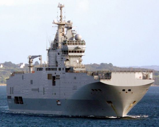 法國(guó)與俄羅斯簽約將共建四艘兩棲攻擊艦(圖)
