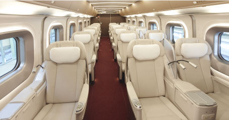 日本最新高速列車投入運(yùn)營 明年最高時速提至320公里