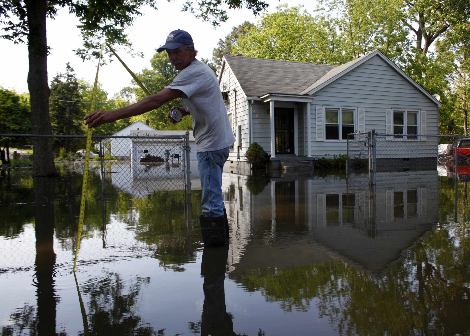 密西西比河河水泛濫 孟菲斯居民面臨洪水和毒蛇侵擾