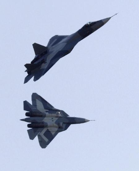 俄羅斯第五代隱形戰(zhàn)斗機(jī)T-50首度公開亮相