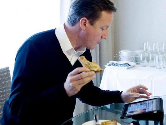 “蘋果迷”卡梅倫對(duì)iPad愛不釋手 用定制軟件管理國家事務(wù)