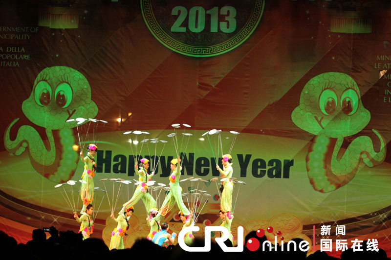 “歡樂春節(jié)”響徹羅馬 焰火表演照亮斗獸場(chǎng)