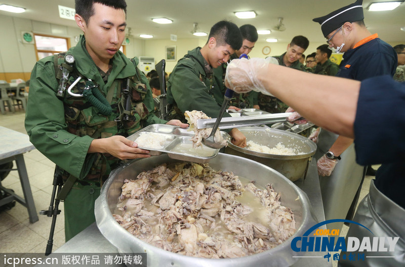 美味大補(bǔ)超幸福！韓國陸軍訓(xùn)練食譜加入鮑魚參雞湯