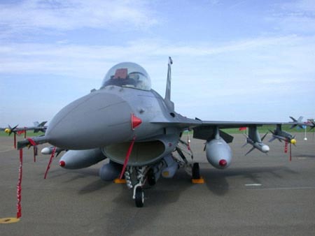 F16進(jìn)駐桃園基地 美同意加掛AIM120導(dǎo)彈