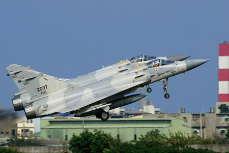 F16進(jìn)駐桃園基地 美同意加掛AIM120導(dǎo)彈