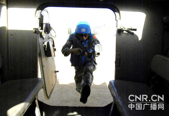 我赴蘇維和大隊(duì)警衛(wèi)中隊(duì)通過防衛(wèi)技能測試