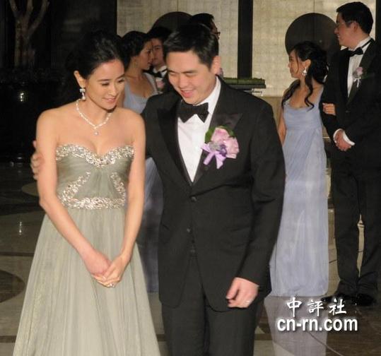 臺(tái)塑長(zhǎng)孫王泉仁新婚夫妻亮相（組圖）