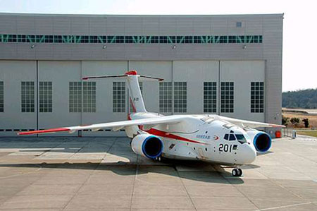 學(xué)者:日本軍用大飛機(jī)領(lǐng)先一步 中國(guó)不能急躁