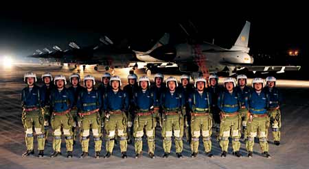 殲10注重與“藍(lán)軍”3代機(jī)對抗 夜航訓(xùn)練50%