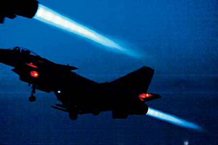 殲10注重與“藍(lán)軍”3代機(jī)對抗 夜航訓(xùn)練50%