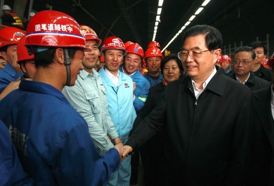 胡錦濤到廈門與民眾共度春節(jié)看望加班農(nóng)民工