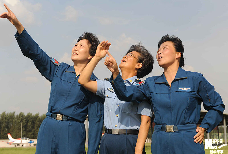 節(jié)日特輯：翱翔在藍(lán)天下的女殲擊機(jī)飛行員