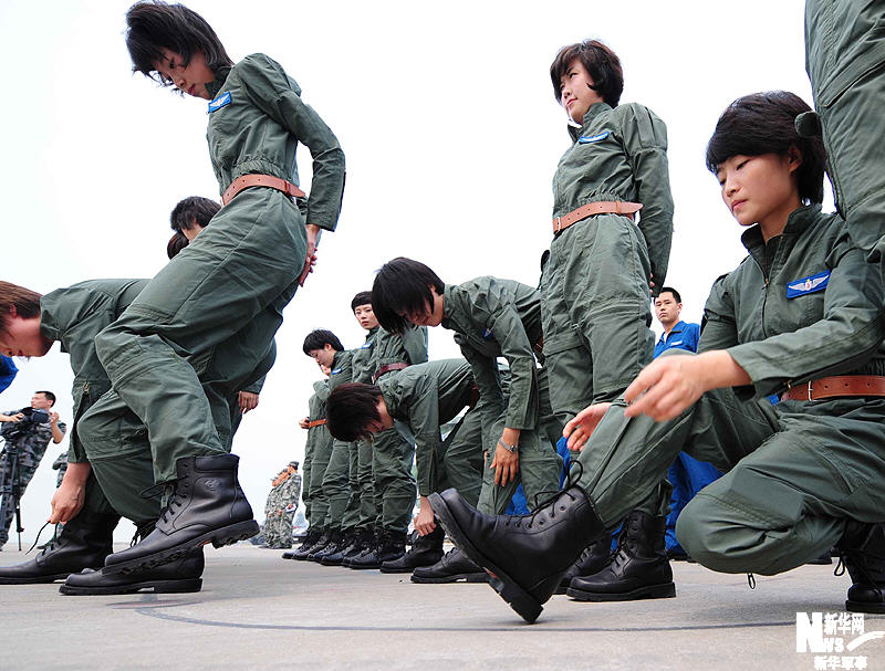 節(jié)日特輯：翱翔在藍(lán)天下的女殲擊機(jī)飛行員