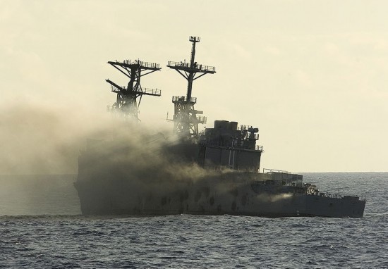 強(qiáng)！軍艦被炸成兩截居然不沉