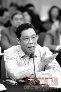 衛(wèi)生部部長高強:“醫(yī)生開藥方拿回扣也是受賄”