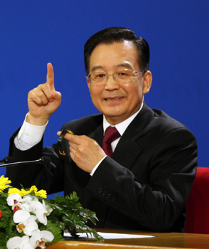 <FONT COLOR=#FF0000><b>溫家寶總理會(huì)見中外記者</b></FONT>