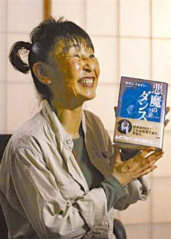 日本譯者:薩達(dá)姆小說像好萊塢大片