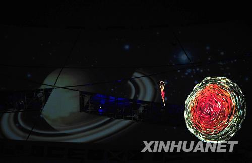 9月6日晚8時(shí)，北京2008年殘奧會(huì)開(kāi)幕式在國(guó)家體育場(chǎng)“鳥(niǎo)巢”隆重舉行。這是開(kāi)幕式上的文藝表演《太陽(yáng)鳥(niǎo)》。