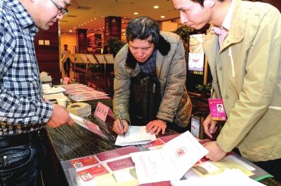 部分省份取消包機(jī) 政協(xié)委員坐普通航班到北京參會(huì)