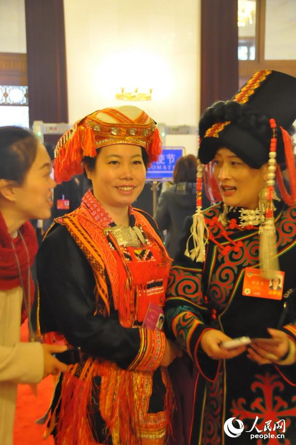 “兩會”少數(shù)民族和宗教界委員受追捧