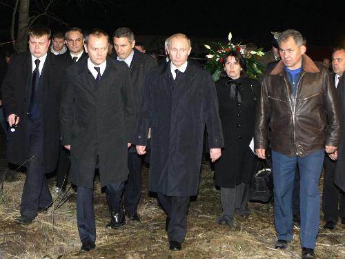 波總統(tǒng)遺骸運回華沙 普京機場送別