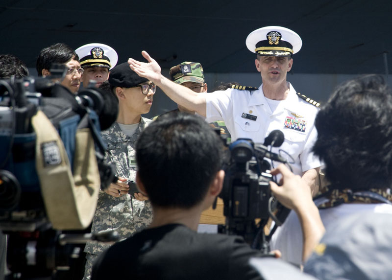 美“華盛頓”號航母抵韓 將參加聯(lián)合軍演