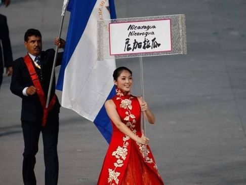 當(dāng)各地空姐遇到旗袍 誰(shuí)最美？