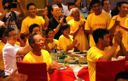崔永元請(qǐng)7·21暴雨救人農(nóng)民工吃飯