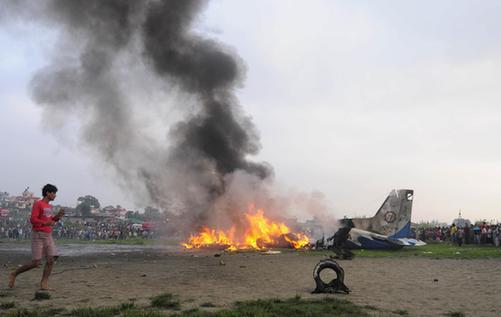尼泊爾一架飛機墜毀致19人死亡