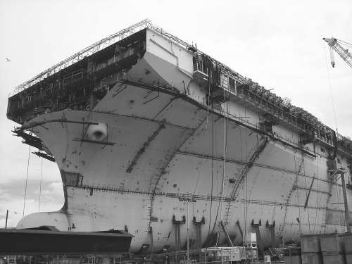 美最新兩棲艦實(shí)力比肩航母 如浮動(dòng)基地般攻防兼?zhèn)?/></p>

<p align=