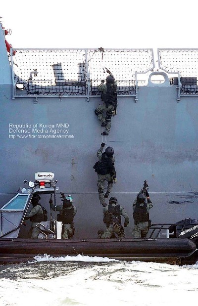 韓國海軍精銳水下爆破隊(duì)曝光 隊(duì)員個(gè)個(gè)是肌肉男