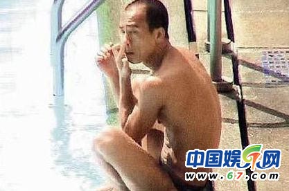 朱茵當(dāng)眾摳腳范冰冰挖鼻孔 盤點(diǎn)中外明星不雅抓拍