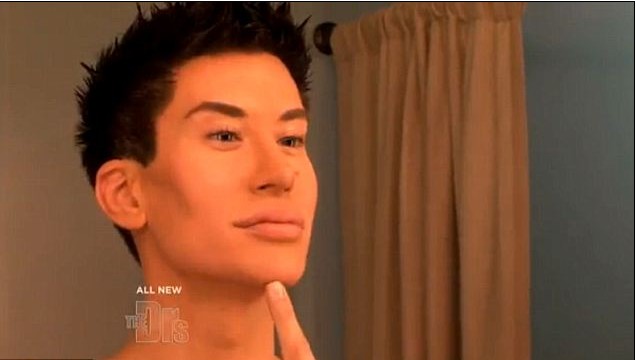 真人版“芭比娃娃和男友肯”初次會面 互相攻訐