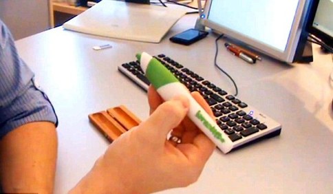 德國振動筆自動糾正字體、拼寫和語法錯誤