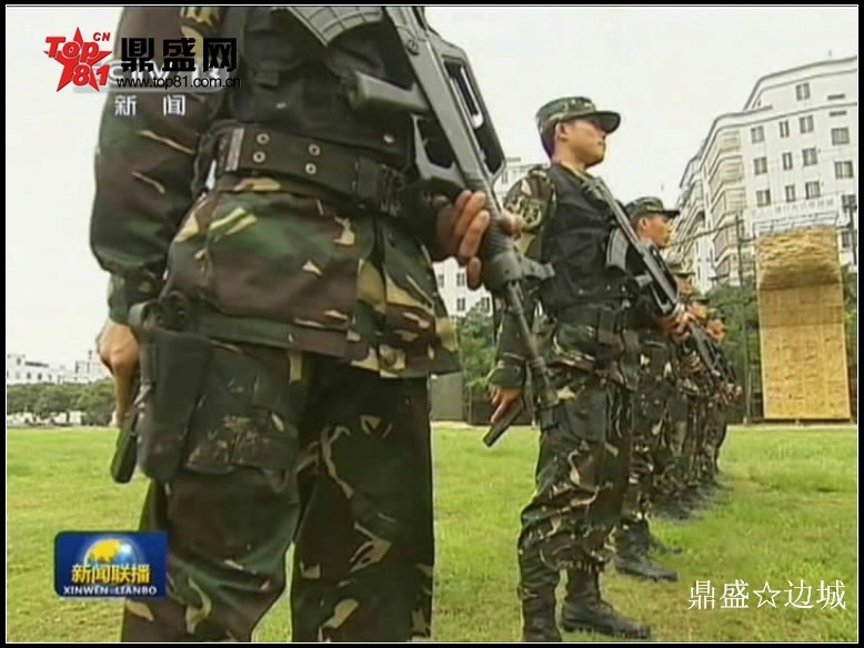 我特種兵自創(chuàng)腳跟踢槍上膛動作 可先敵擊發(fā)