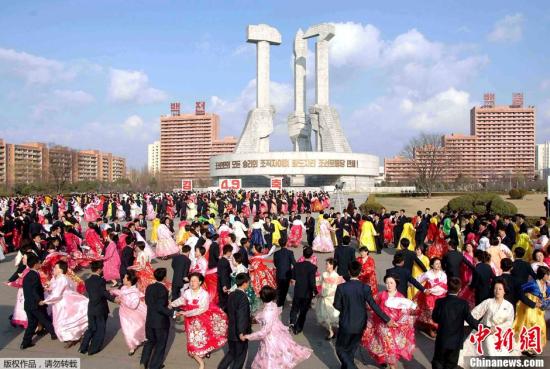 韓美日嚴(yán)防朝鮮發(fā)射導(dǎo)彈 朝鮮國(guó)內(nèi)節(jié)日氣氛濃厚
